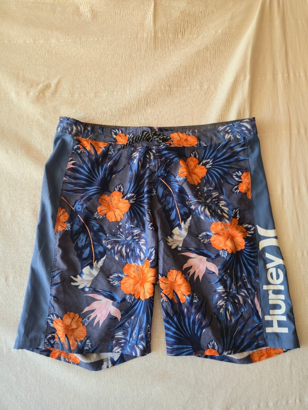 Hurley Men's Blue Floral Board Shorts Size 36